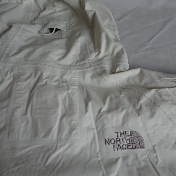 The North Face Women HyVent 2.5L Jacket Size M - Picture 9 of 14